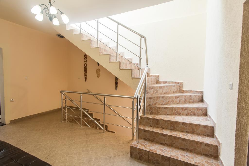 Rooms And Apartments Milana Бар Экстерьер фото