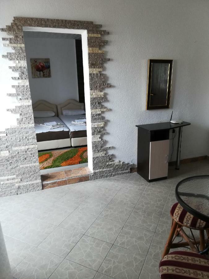 Rooms And Apartments Milana Бар Экстерьер фото
